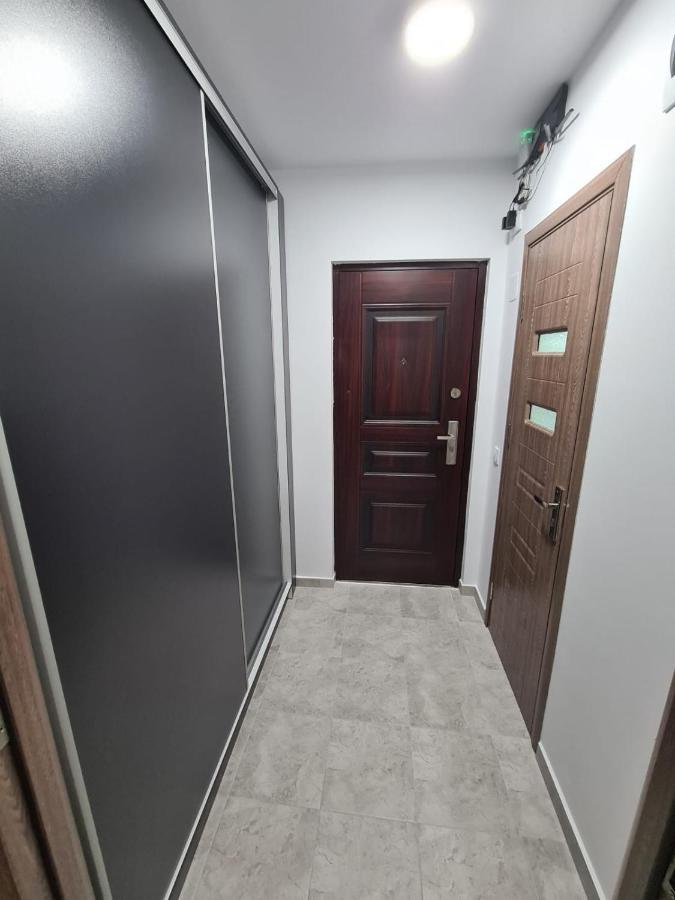 Garsoniera Luxury Kevin Apartment Pitesti Exterior photo